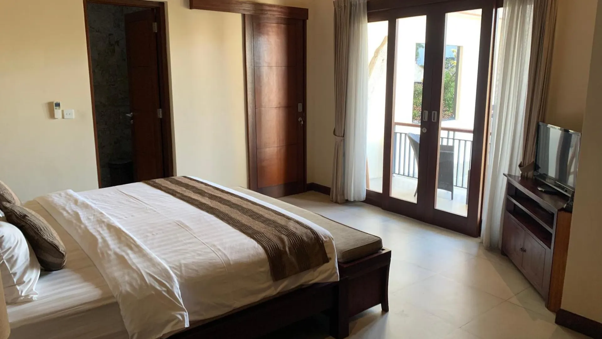 Tranquilty 3 Bedroom Villa In Seminyak By Nami Bali